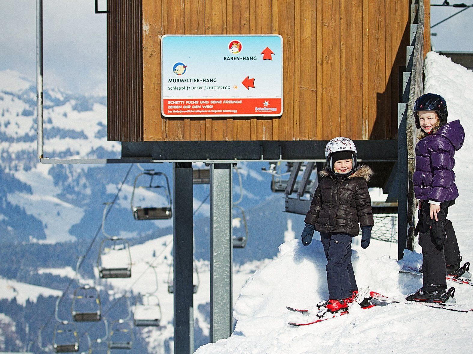 Das Skigebiet Schetteregg gestaltete in „Familien-Workshops“ das aktuelle Kinderleitsystem sowie das Ferienprogramm. Das Skigebiet Schetteregg gestaltete in „Familien-Workshops“ das aktuelle Kinderleitsystem sowie das Ferienprogramm.