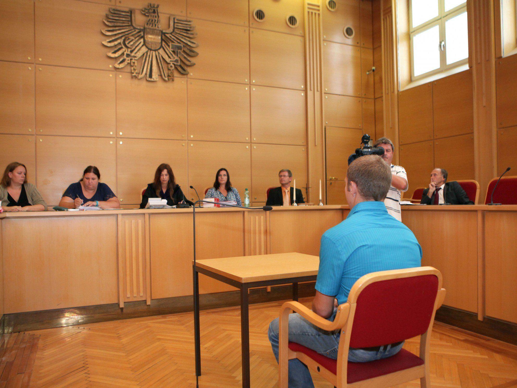 Am Linzer Landesgericht mussten sich vier Slowaken nach einem tödlichen Streit verantworten.