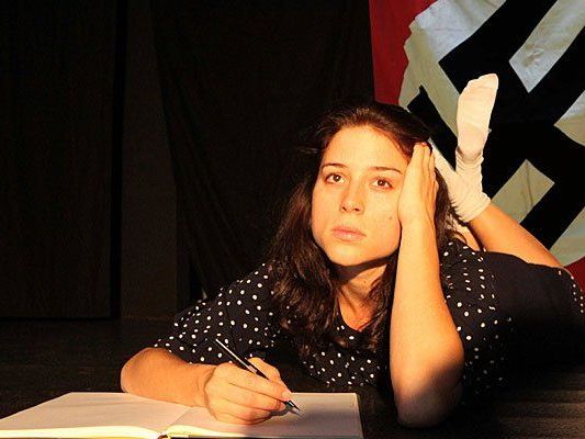 Das Tagebuch der Anne Frank wird im Theater-Center-Forum in Wien aufgeführt Das Tagebuch der Anne Frank wird im Theater-Center-Forum in Wien aufgeführt