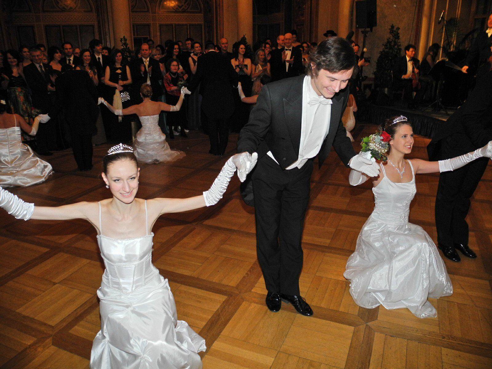Debütanten der Tanzschule Elmayer eröffneten den Ball der Vorarlberger in Wien mit einer Polonaise
