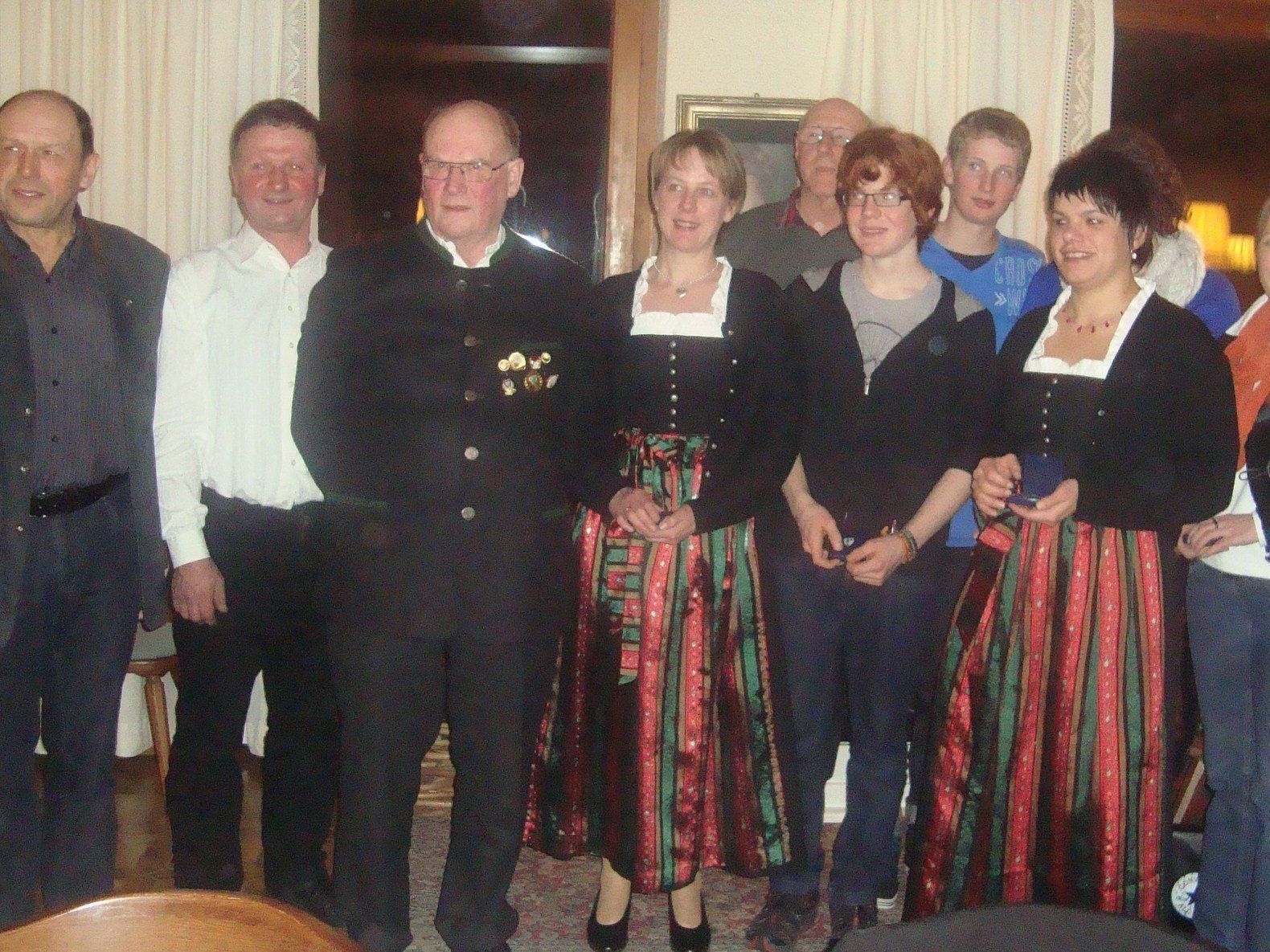 Bild v.l.n.r.: Rüscher Franz, Sutterlüty Armin, Kohler Josef, Metzler Waltraud, Beranek Werner, Sohm Jodok, Sutterlüty Jürgen, Rusch Tamara, Rüscher Katja, Fetz Hildegard. Bild v.l.n.r.: Rüscher Franz, Sutterlüty Armin, Kohler Josef, Metzler Waltraud, Beranek Werner, Sohm Jodok, Sutterlüty Jürgen, Rusch Tamara, Rüscher Katja, Fetz Hildegard.
