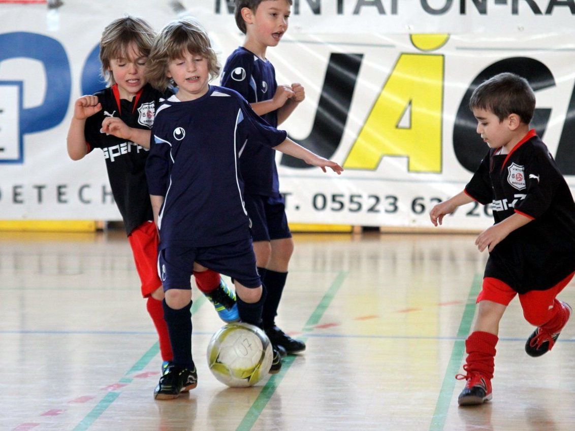 Drei Tage lang wird in der Gymnasiumhalle Lustenau ein Bandenzauber garantiert. Drei Tage lang wird in der Gymnasiumhalle Lustenau ein Bandenzauber garantiert.