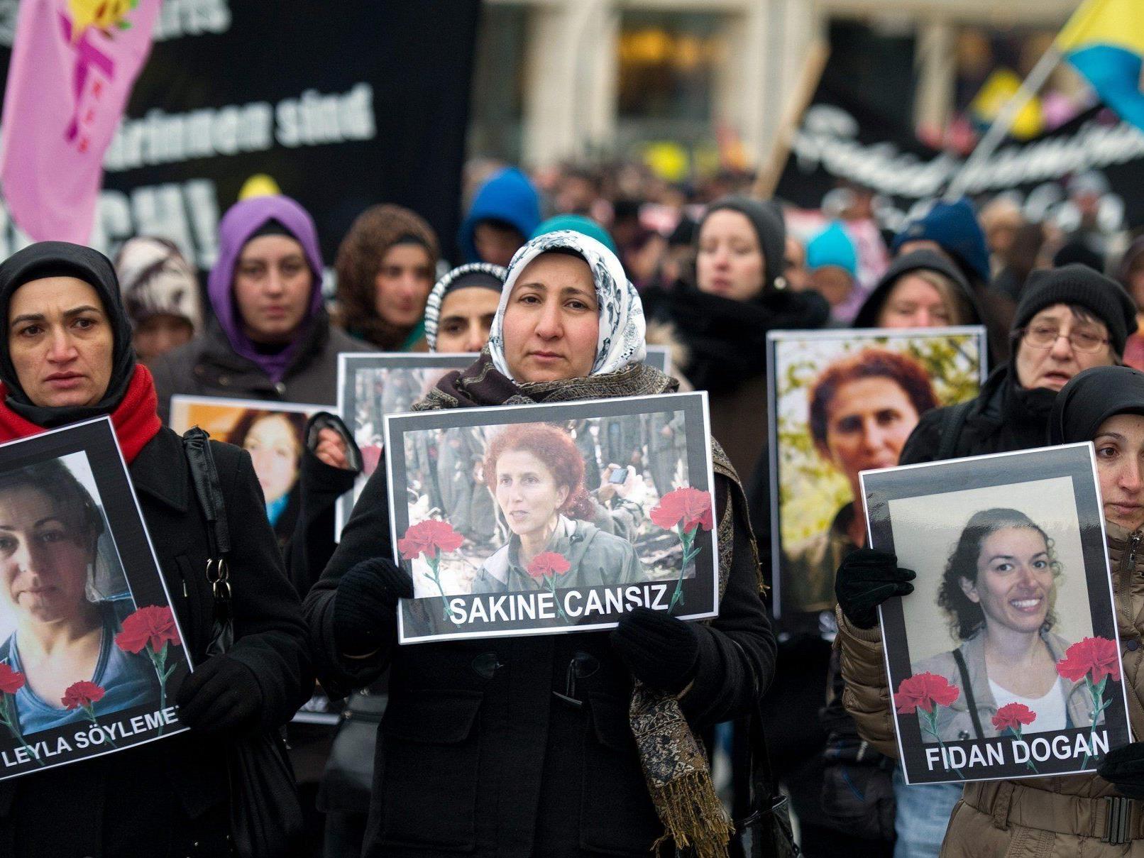 Auch in Hamburg gab es bereits Demonstrationen gegen die Ermordung der Aktivistinnen in Paris.