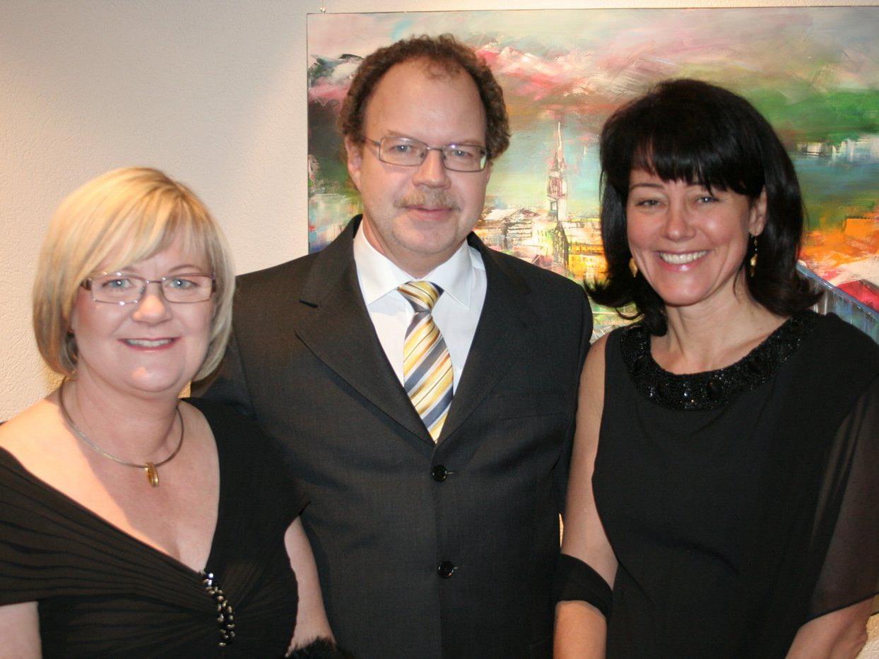 „Hausherr“ Florian Kasseroler mit Gattin Angelika und Schwägerin Daniela.