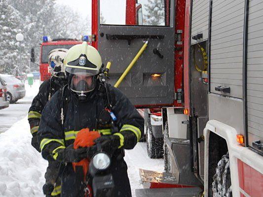 Die Feuerwehr rückte zu einem Kellerbrand in Ternitz aus
