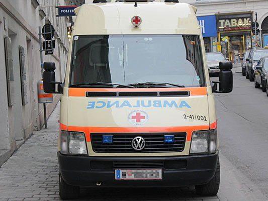 Drei Verletzte nach Zusammenstoß von Klein-Laster und Pkw in NÖ