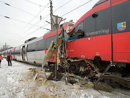 Ein verheerendes Bild bot sich nach dem Zusammenstoß der beiden Züge der Linie S45