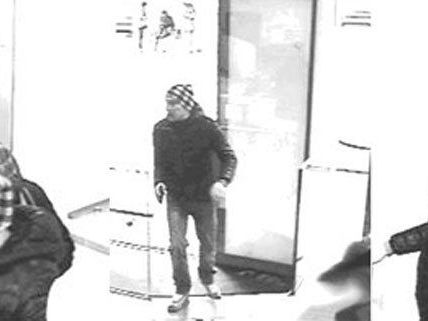 Taschendiebstahl mit anschließender Bankomatbehebung in Wien - Leopoldstadt: Die Polizei sucht diesen Mann Taschendiebstahl mit anschließender Bankomatbehebung in Wien - Leopoldstadt: Die Polizei sucht diesen Mann