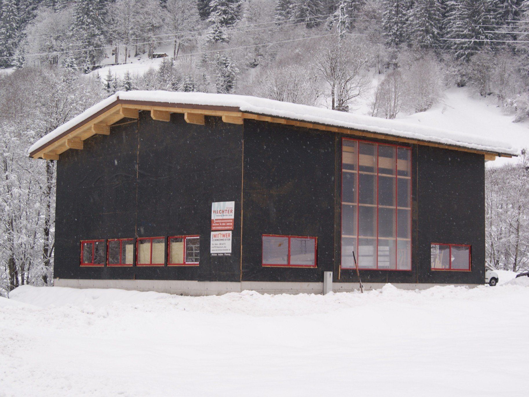 Die neue Firmenhalle an der Umfahrung in Gaschurn. Die neue Firmenhalle an der Umfahrung in Gaschurn.