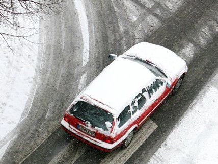 Autofahrer müssen bei den großen Schneemengen auf den Verkehr besonders achten. Autofahrer müssen bei den großen Schneemengen auf den Verkehr besonders achten.