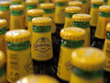 Der Mann wollte aus dem Geschäft Bier und Fleischwaren mitgehen lassen. Der Mann wollte aus dem Geschäft Bier und Fleischwaren mitgehen lassen.