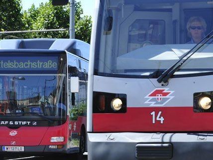 2012 wurden Bus- und Bimlinien in Wien von mehr als 2.700 Falschparkern behindert. 2012 wurden Bus- und Bimlinien in Wien von mehr als 2.700 Falschparkern behindert.