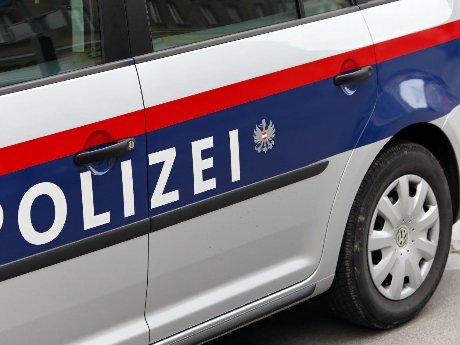 Ein Mann entschuldigte sich nach einem Unfall zwar bei seinem Opfer, beging jedoch Fahrerflucht. Ein Mann entschuldigte sich nach einem Unfall zwar bei seinem Opfer, beging jedoch Fahrerflucht.