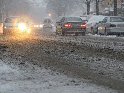 Auf einem eisigen Gehsteig in Wien-Landstraße fand eine Passantin die Leiche einer 54-Jährigen.