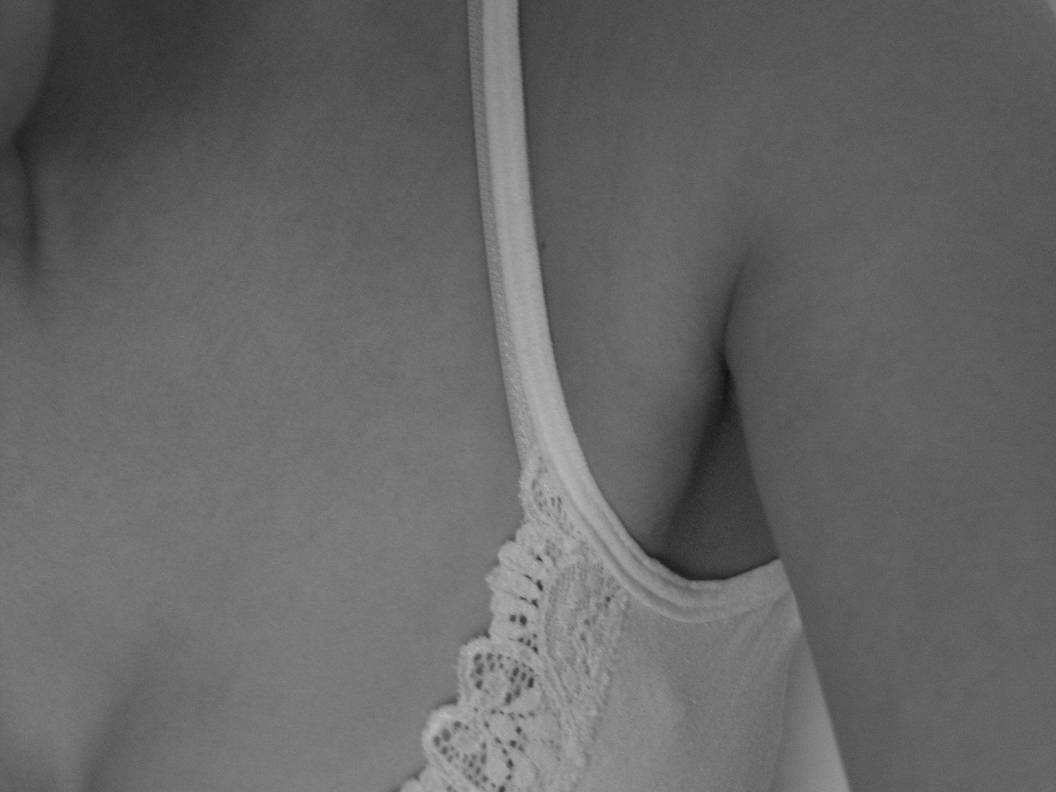 ABCC11 unterdrückt Schwitzen unter den Achseln. ABCC11 unterdrückt Schwitzen unter den Achseln.