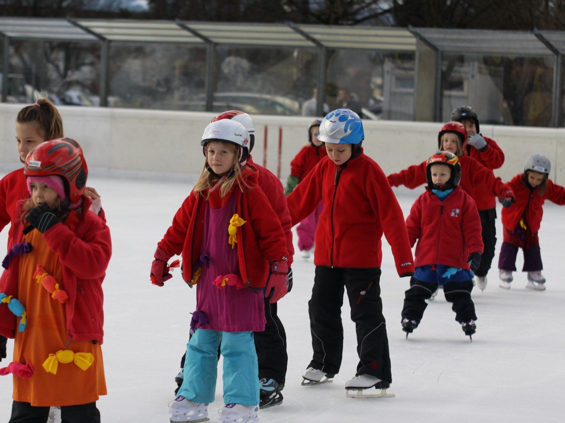Am Samstag findet der Tag des Eissports auf der Kunsteisbahn Gastra statt. Am Samstag findet der Tag des Eissports auf der Kunsteisbahn Gastra statt.