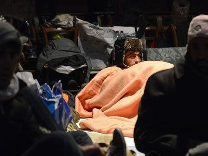 Die Flüchtlinge in der Wiener Votivkirche wehren sich gegen die Behauptung missbraucht zu werden. Die Flüchtlinge in der Wiener Votivkirche wehren sich gegen die Behauptung missbraucht zu werden.