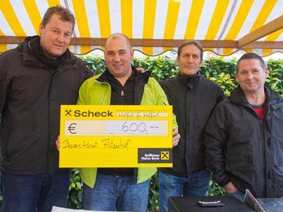 Der Bauernadvend Flötzerhof spendete dem Verein Wolfurt für Wolfurt einen großen Betrag. Der Bauernadvend Flötzerhof spendete dem Verein Wolfurt für Wolfurt einen großen Betrag.