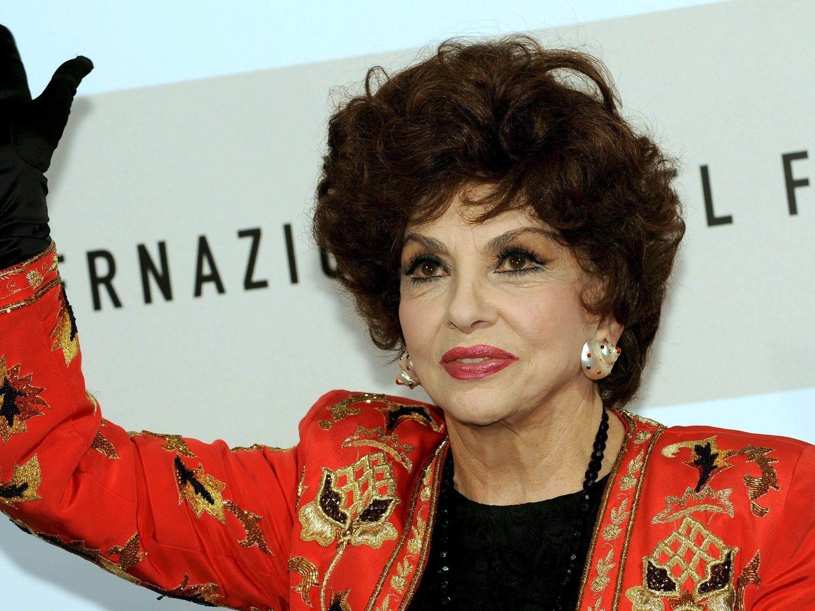 Gina Lollobrigida wird in Wien keine Autogrammstunde in der Lugner City geben. Gina Lollobrigida wird in Wien keine Autogrammstunde in der Lugner City geben.