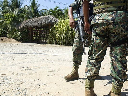 Militär und Polizei weitgehend machtlos Militär und Polizei weitgehend machtlos