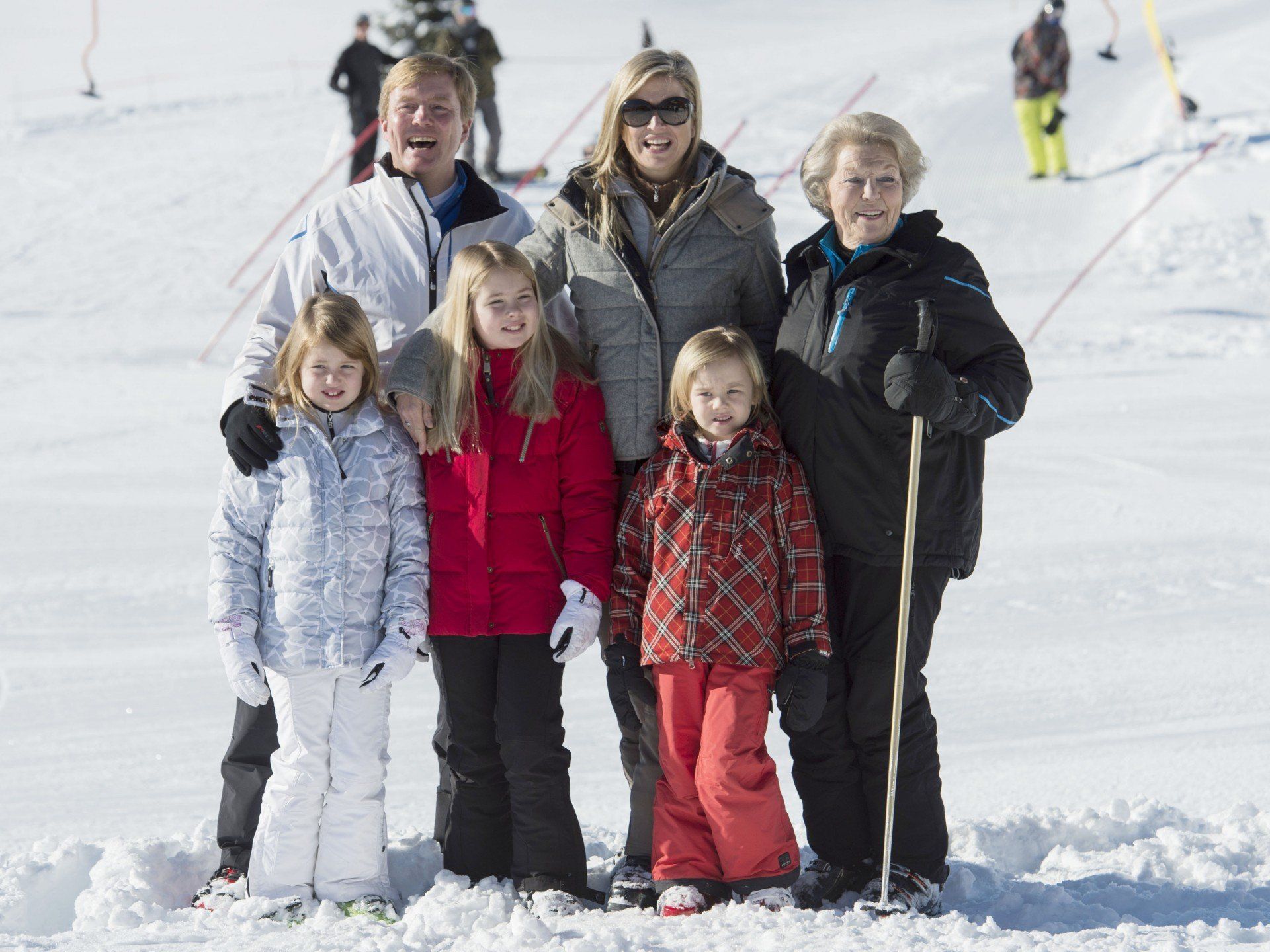 Königin Beatrix, Kronprinz Willem-Alexander, Maxima und die drei Töchter stellten sich dem Fototermin. Königin Beatrix, Kronprinz Willem-Alexander, Maxima und die drei Töchter stellten sich dem Fototermin.