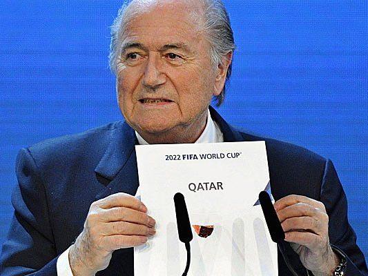 FIFA Präsidnet Blatter verkündete im Dezember 2010 die Vergabe der Fußball-WM 2022 an Qatar.