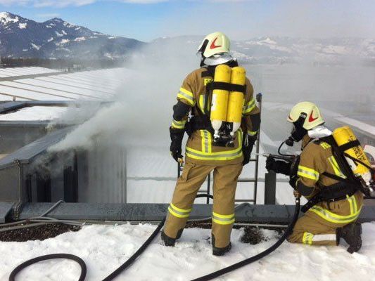 Brand bei SFS in Klaus. Brand bei SFS in Klaus.