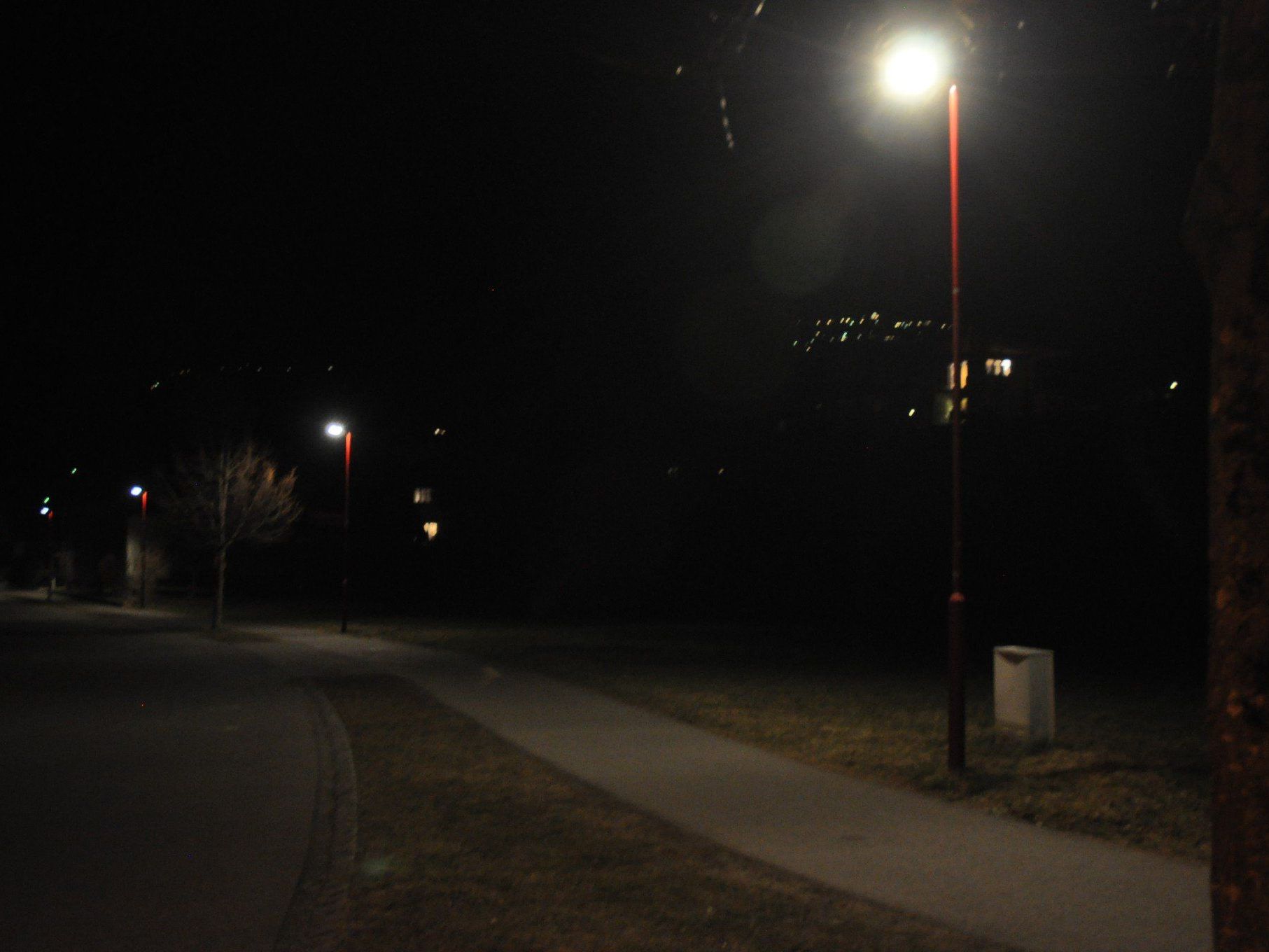 Die neue LED-Strassenbeleuchtung wird in allen Gemeindestrassen montiert. Die neue LED-Strassenbeleuchtung wird in allen Gemeindestrassen montiert.