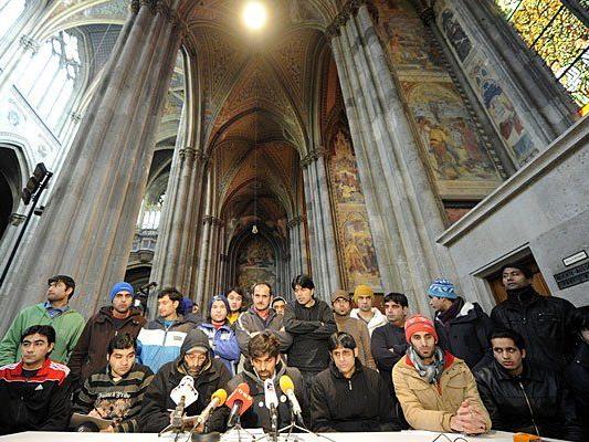 Einmal mehr luden die Flüchtlinge in der Votivkirche zu einem Pressetermin