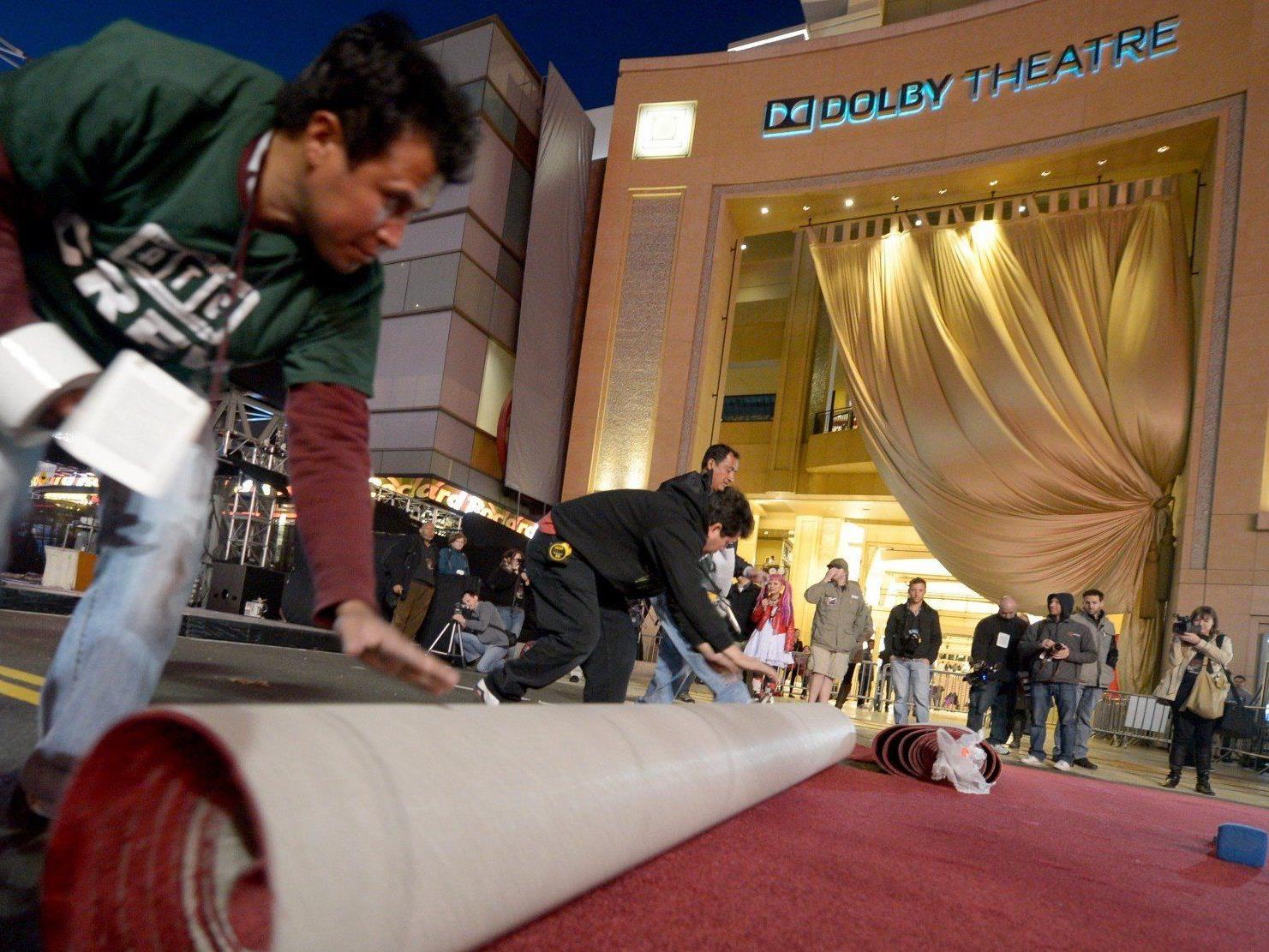 Vorbereitungen zu den Oscars: Der rote Teppich wurde bereits ausgerollt.