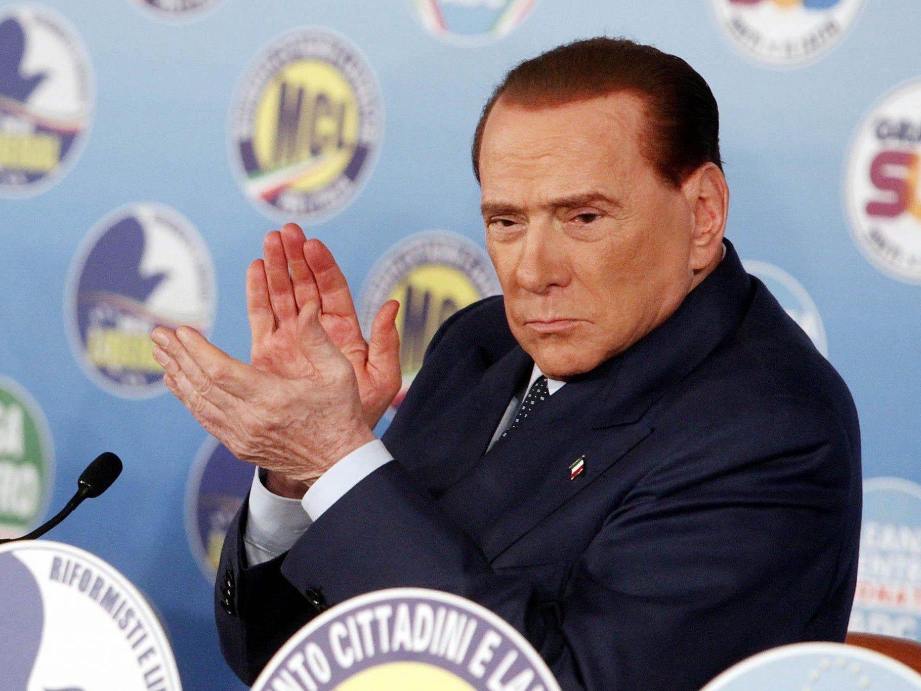 Medienzar Berlusconi schließt Allianz mit Mitte-links-Allianz nicht aus.