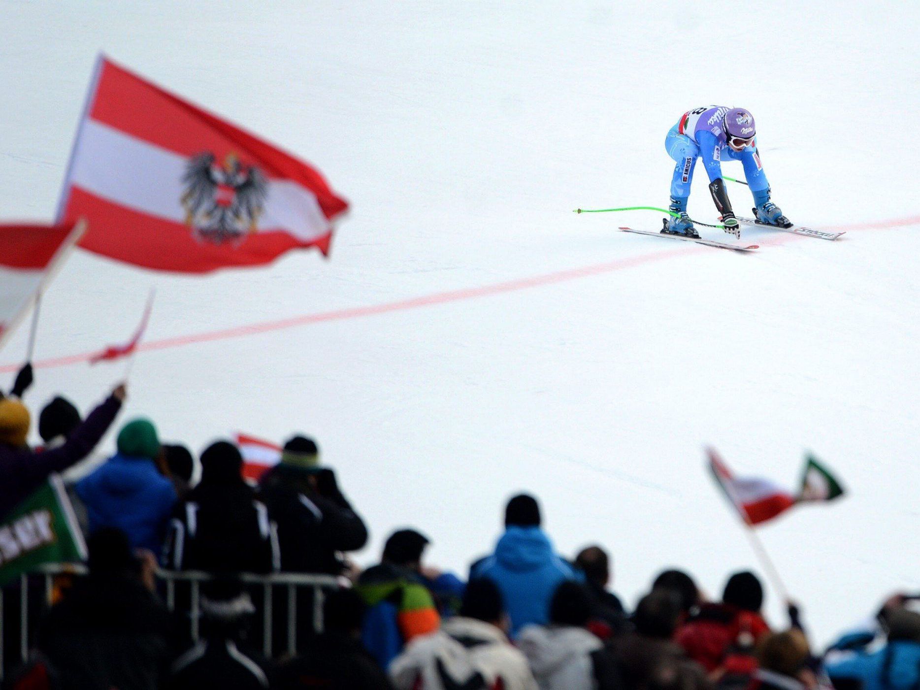 Tina Maze kommt mit Gold-Zeit ins Ziel des WM-Super-G in Schladming. Tina Maze kommt mit Gold-Zeit ins Ziel des WM-Super-G in Schladming.