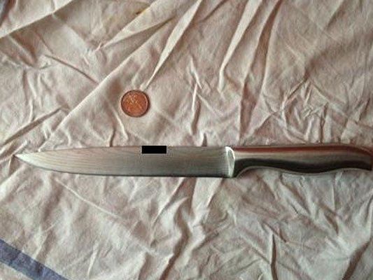 Mit diesem Messer wurde der Beamte in Favoriten bedroht Mit diesem Messer wurde der Beamte in Favoriten bedroht