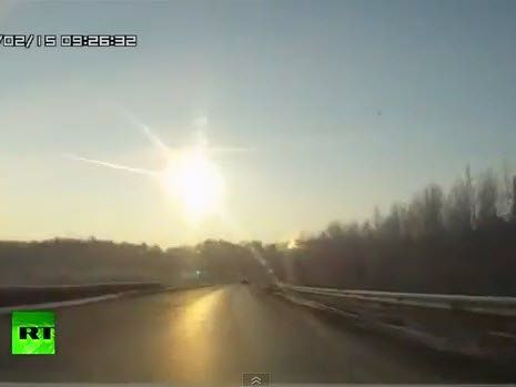 Spektakuläre Video-Aufnahmen der Meteoriten die über Russland niedergingen. Spektakuläre Video-Aufnahmen der Meteoriten die über Russland niedergingen.