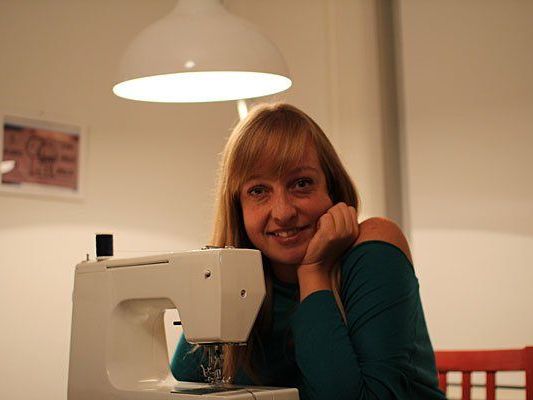 Nunu Kaller wollte nicht mehr shoppen - und versuchte sich stattdessen an Nähmaschine und Stricknadeln Nunu Kaller wollte nicht mehr shoppen - und versuchte sich stattdessen an Nähmaschine und Stricknadeln