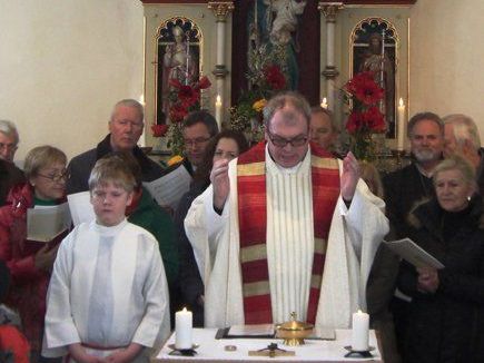 Gottesdienst in der Kapelle Latz. Gottesdienst in der Kapelle Latz.