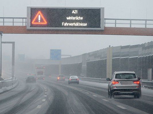 Winterwetter: Die A21 wurde gesperrt Winterwetter: Die A21 wurde gesperrt