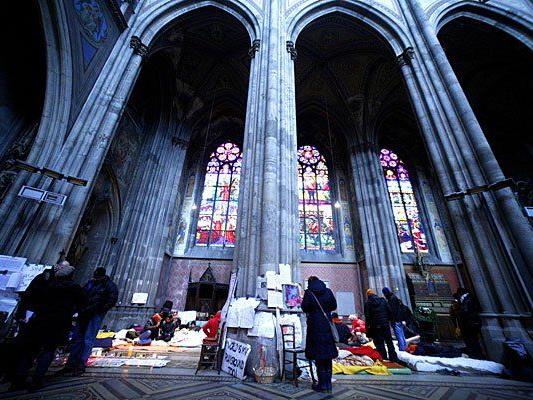 Die Flüchtlinge essen wieder - doch sie bleiben weiterhin in der Votivkirche