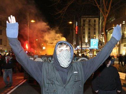 Auch 2014 will die FPÖ wieder den Akademikerball veranstalten. Auch 2014 will die FPÖ wieder den Akademikerball veranstalten.