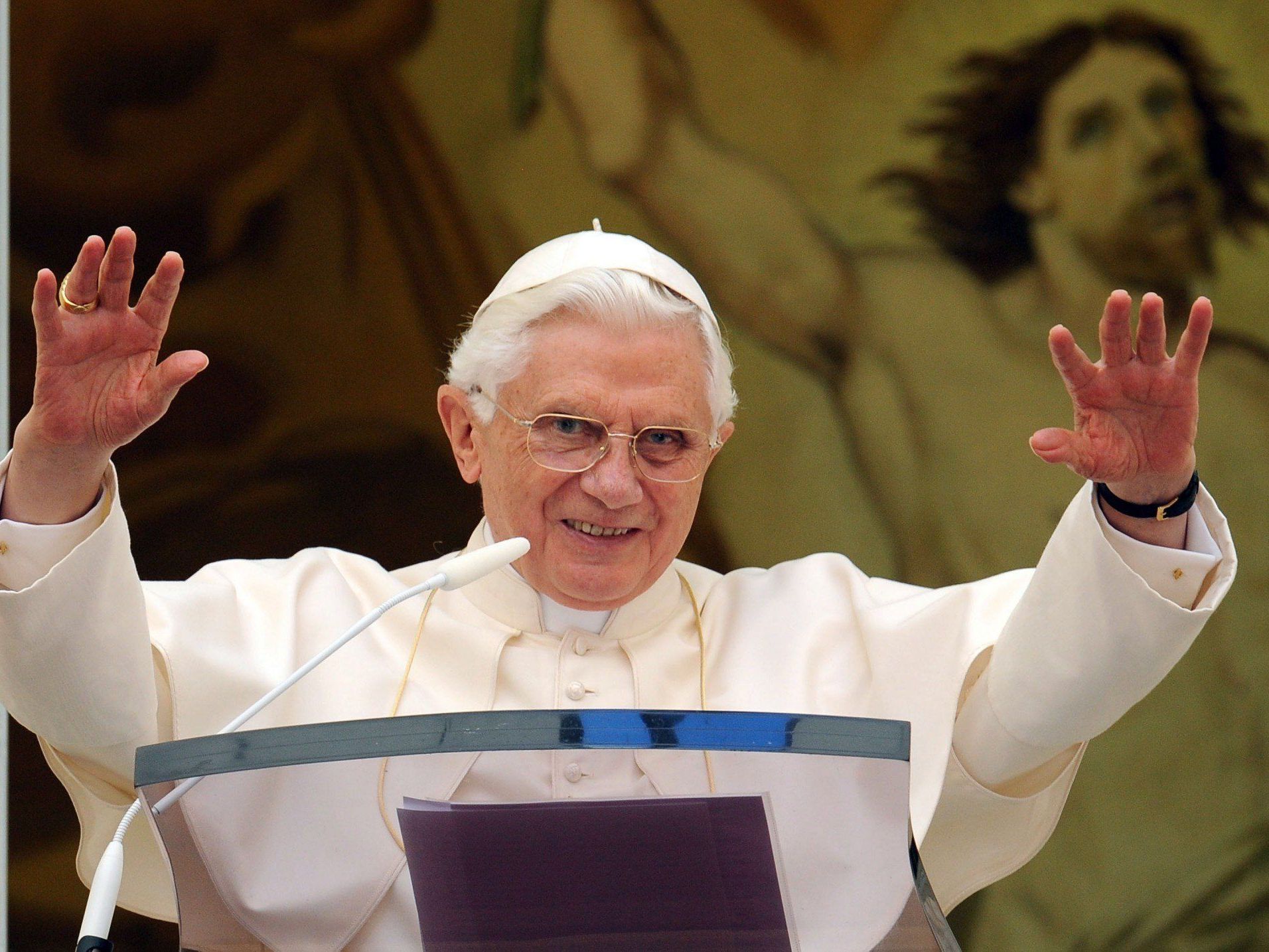 Papst Benedikt XVI. tritt zurück. Papst Benedikt XVI. tritt zurück.