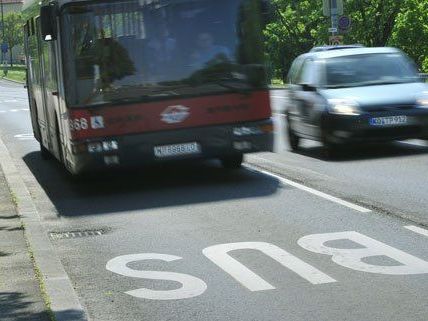 Am Mittwoch wurde in Wien-Neubau eine Taschendiebin im Bus auf frischer Tat erwischt. Am Mittwoch wurde in Wien-Neubau eine Taschendiebin im Bus auf frischer Tat erwischt.