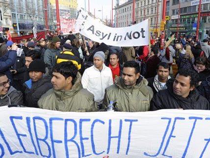 Am Samstag wurde in Wien aus Solidarität mit den Votivkirchen-Flüchtlingen demonstriert.