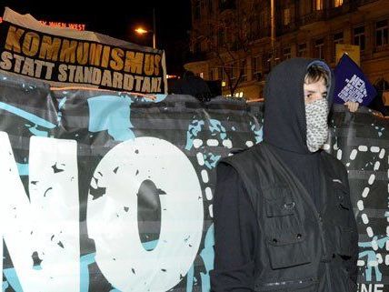 Es sei vereinzelt zu Zwischenfällen bei den Demos gegen den Akademikerball gekommen, heißt es von der Polizei.