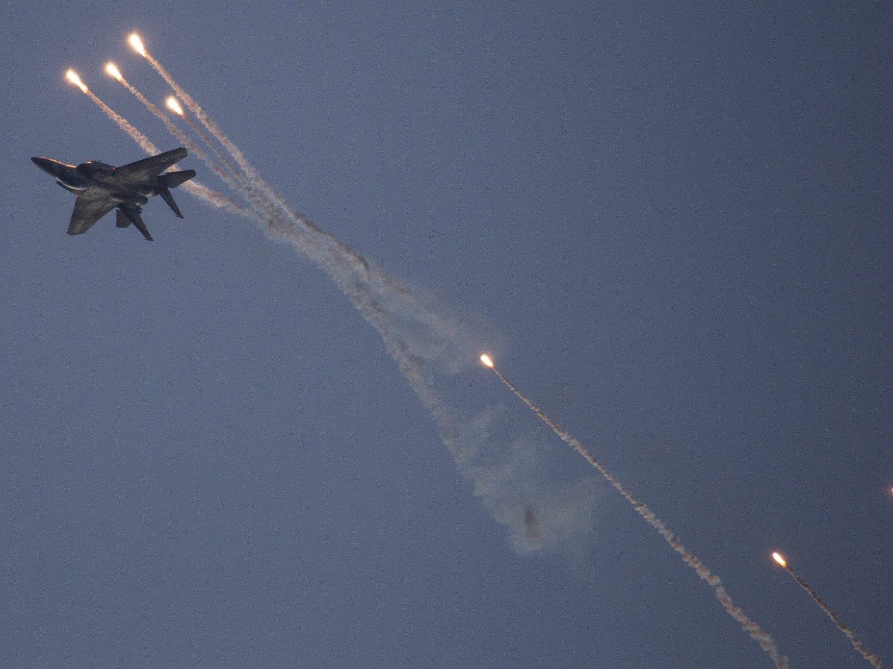 Die israelische Luftwaffe ist über dem Libanon aktiv. Die israelische Luftwaffe ist über dem Libanon aktiv.