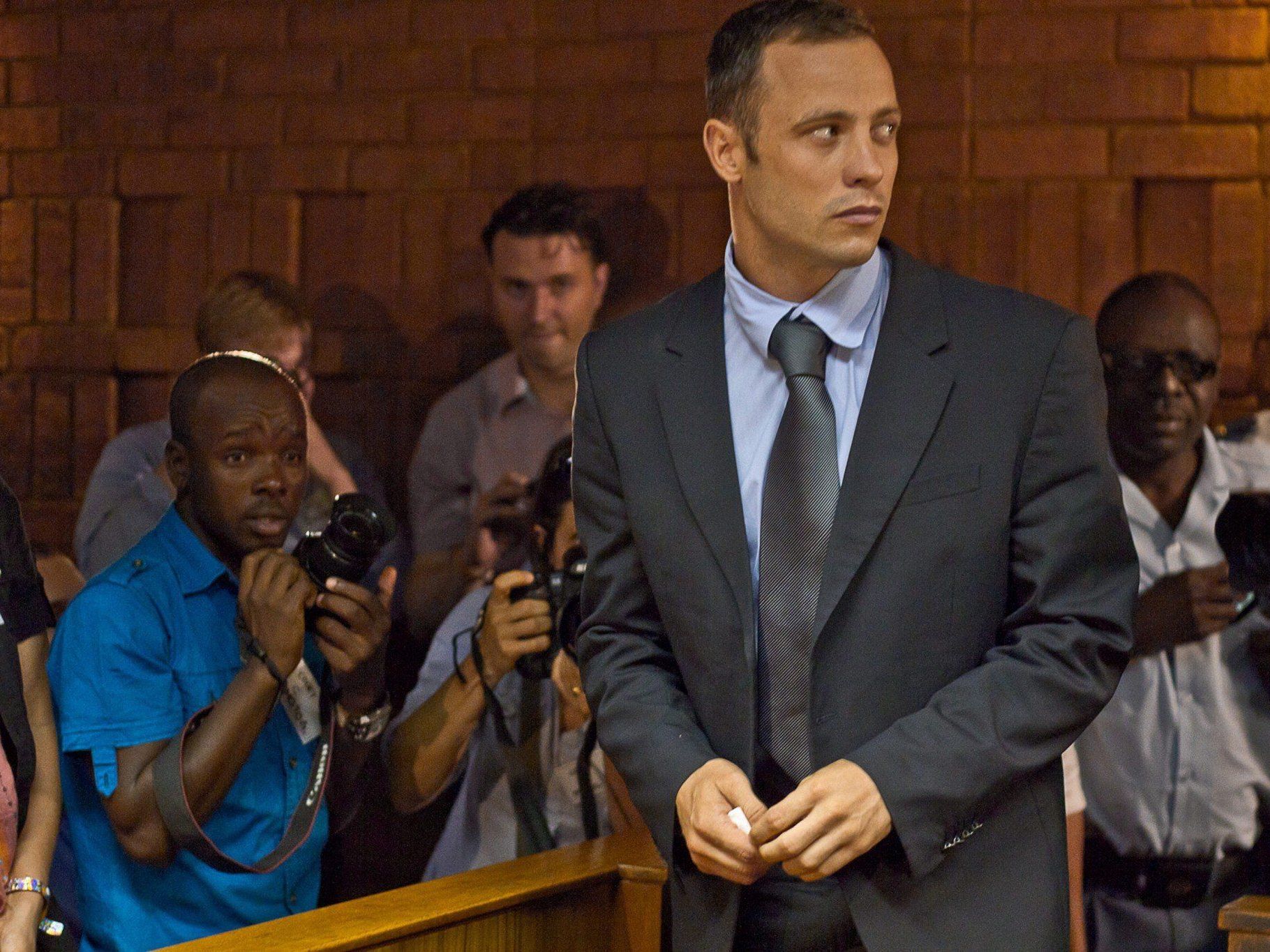 Der unter Mordverdacht stehende Pistorius kommt gegen Kaution frei. Der unter Mordverdacht stehende Pistorius kommt gegen Kaution frei.
