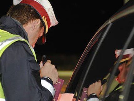 Fahrzeugdieb geriet auf A4 in Kontrolle und rannte davon - Festnahme Fahrzeugdieb geriet auf A4 in Kontrolle und rannte davon - Festnahme