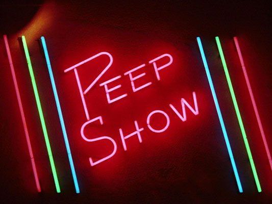 Aufgrund des hohen durchschnittsalter der Japaner, kommen ältere Prostituierte gut an. Aufgrund des hohen durchschnittsalter der Japaner, kommen ältere Prostituierte gut an.