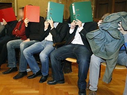 Die Urteile gegen gewaltbereiten Rapid Anhänger wurden nun vom OGH bestätigt und sind rechtskräftig Die Urteile gegen gewaltbereiten Rapid Anhänger wurden nun vom OGH bestätigt und sind rechtskräftig