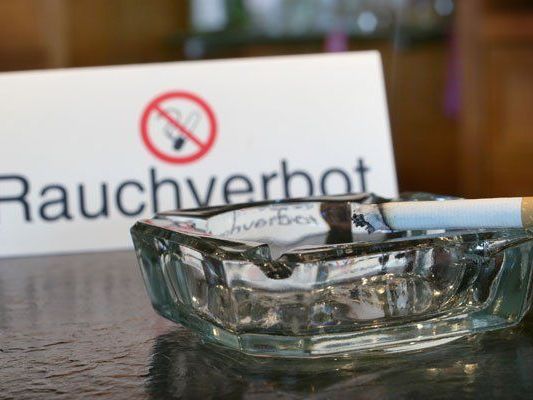Auch am Arbeitsplatz wird das Rauchen verboten sein. Auch am Arbeitsplatz wird das Rauchen verboten sein.