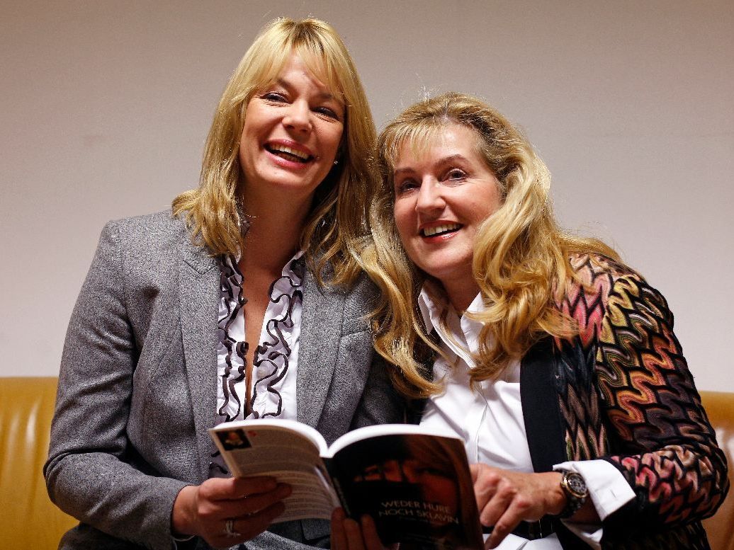 ie Autorin Anke Van dermeersch (L) und FP-Nationalratsabgeordnete Susanne Winter anlässlich der Präsentation der deutschen Übersetzung des Buches "Weder Hure noch Sklavin - Frauen und Islam" in Wien. ie Autorin Anke Van dermeersch (L) und FP-Nationalratsabgeordnete Susanne Winter anlässlich der Präsentation der deutschen Übersetzung des Buches "Weder Hure noch Sklavin - Frauen und Islam" in Wien.